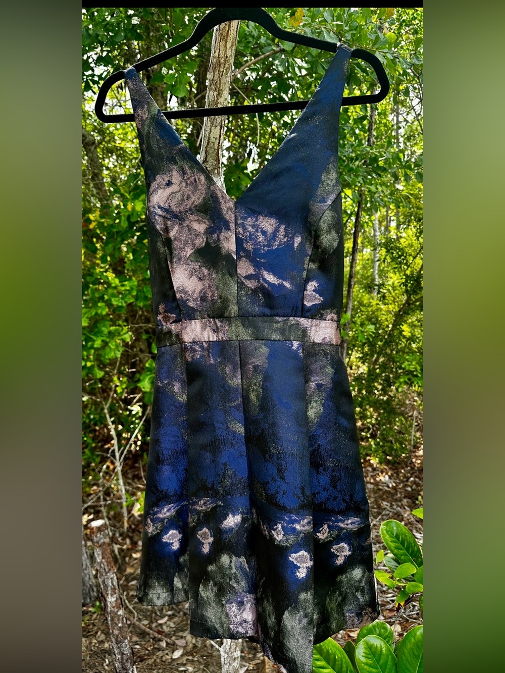Adelyn RaeV-neck Black & Metallic Floral Fit-and-Flare Dress L